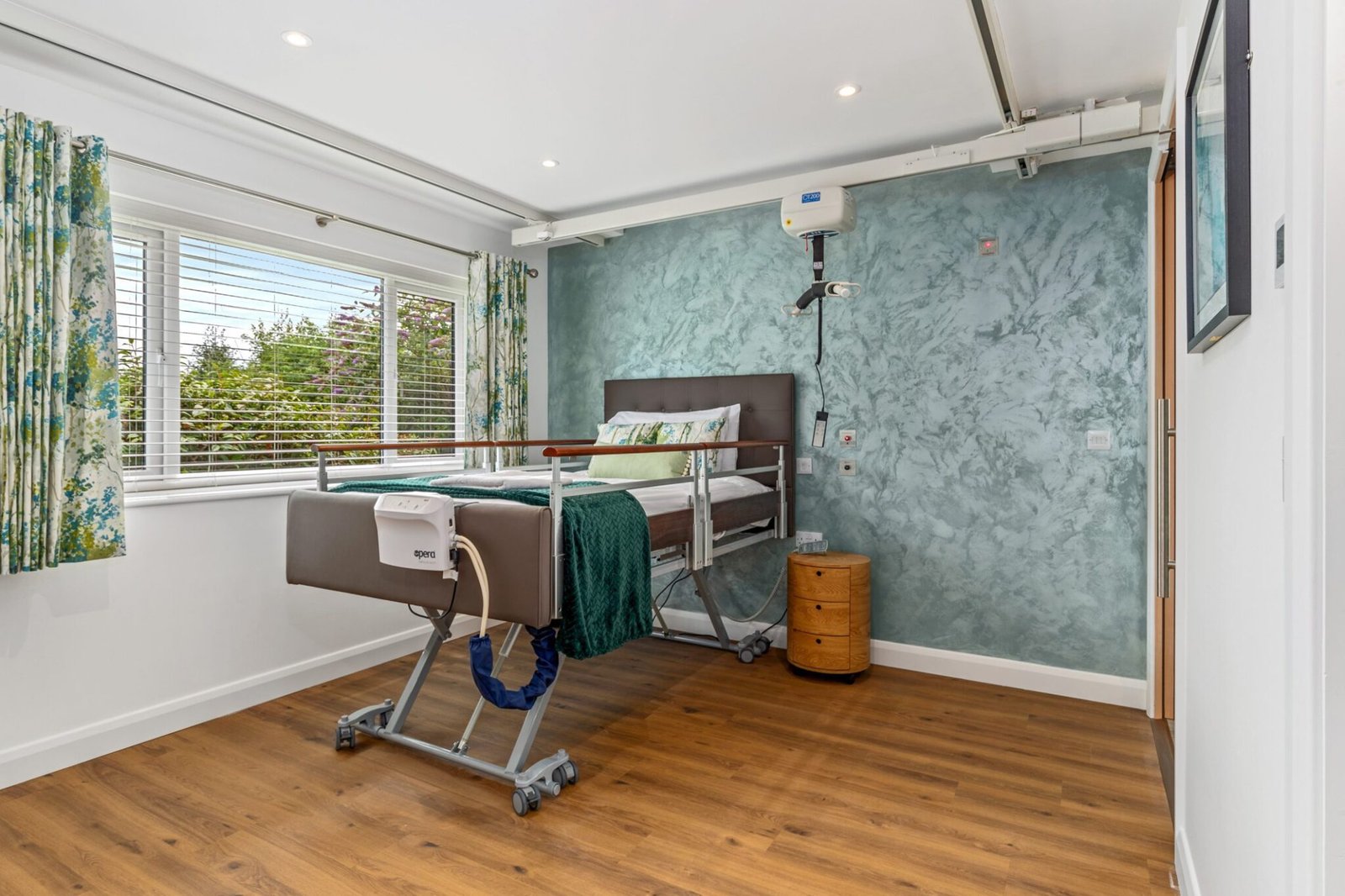 Profiling Bed with side rails - nursing height