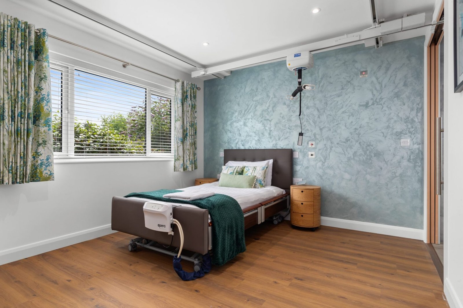 Profilng Bed side rails down - low height