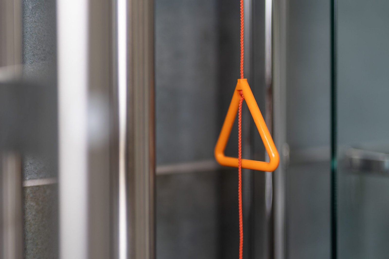 Wetroom emergency pull cords